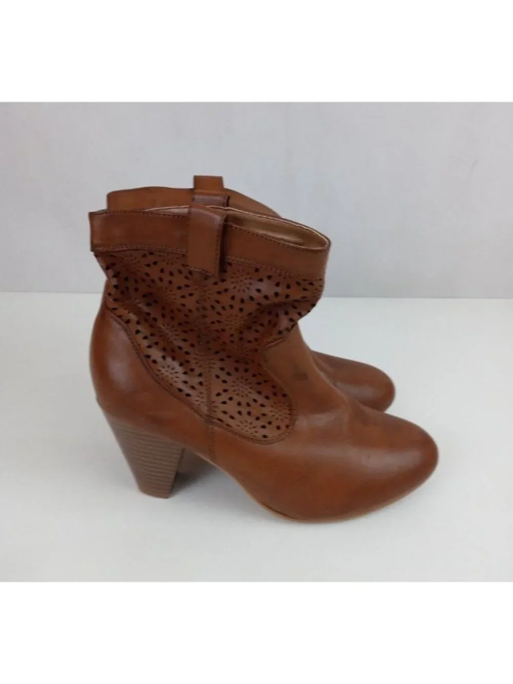 Charming Charlie Brown Leather Floral Etched Ankle Boots Botties Size 6M